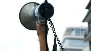 Φθορές, συλλήψεις και τραυματισμός αστυνομικών σε Θεσσαλονίκη και Αθήνα