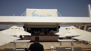 «Γιατί ακόμα τα beach bar είναι κλειστά, πώς θα καλυφθούν τα έξοδα»