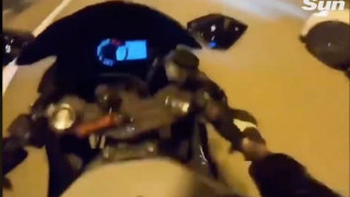 Ρωσίδα εκτοξεύτηκε από τη μηχανή ενώ έτρεχε με 190 χλμ και σώθηκε!