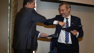 Υποδοχή Ζέρβα σε Καραμανλή και υπογραφές για ΟΑΣΘ