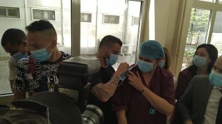 ΑΠΙΣΤΕΥΤΟ: Ο Βιεϊρίνια υπέγραψε αυτόγραφο σε μάσκα νοσηλεύτριας!