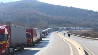 Τεράστιες ουρές στα σύνορα Ελλάδας-Βουλγαρίας στον Προμαχώνα