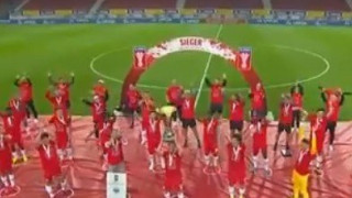 Πανηγύρισαν το κύπελλο με... social distancing