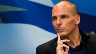 Γιατί ο Βαρουφάκης γράφει το... Γιάννης με ένα ν!