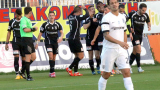 Βγάλτε τη φανέλα και φύγετε από εδώ. Ξέρετε ποιοι…