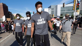 Αντετοκούνμπο: «Χρησιμοποιήστε το χαμόγελο σας για να αλλάξετε τον κόσμο»