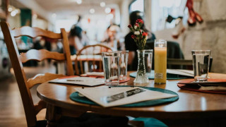 Παπαθανάσης για εστίαση: «Άνοιγμα μετά το Πάσχα σε ανοιχτούς χώρους»