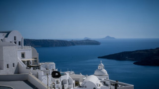 Σαντορίνη: Ψάχνουν αεροπορικά για να φύγουν από το νησί