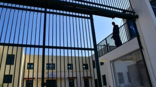 Ιωάννινα: «Ντου» των «Αδιάφθορων» στις φυλακές- Σύλληψη ενός αστυνομικού