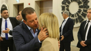 Κύπρος: Χαμός στο Twitter με το θερμό φιλί στη νέα υπουργό Δικαιοσύνης