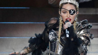 Η 61 ετών Μαντόνα τόπλες και χωρίς μακιγιάζ!