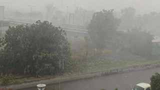 Καιρός: Ερχονται βροχές, ισχυροί άνεμοι και σκόνη