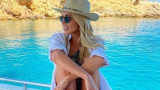 Κολάζει και στις διακοπές της η Κατερίνα Καινούργιου