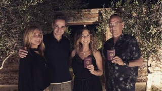 Έλληνες πολίτες το ζεύγος Χανκς-Γουίλσον