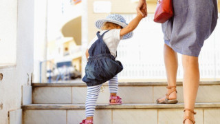 Πρόγραμμα φύλαξης παιδιών: Ερχονται οι «νταντάδες της γειτονιάς»!