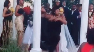 Γάμος: Τον διέκοψε γυναίκα και φώναζε είμαι έγκυος - Της επιτέθηκε η κόρη της νύφης