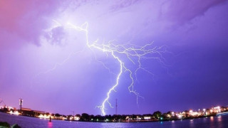 Καιρός: 4700 κεραυνοί και 42 βαθμοί το Σάββατο