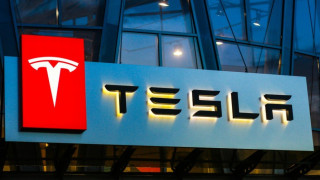 Η Tesla στην Ελλάδα με pop-up κατάστημα στην Αθήνα, πόσο κοστίζει το πιο φθηνό μοντέλο της