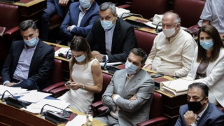 Ο βουλευτής που αγνόησε τη σύσταση για χρήση μάσκας στη Βουλή