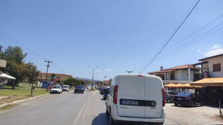 Ατελείωτη ουρά στο φανάρι στη Νικήτη!