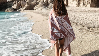 Οι Ελληνίδες που ομορφαίνουν το καλοκαίρι μας!