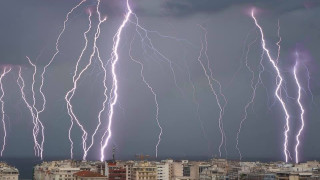 Καιρός: Έρχονται βροχές, καταιγίδες, ατμοσφαιρική σκόνη και πτώση θερμοκρασίας