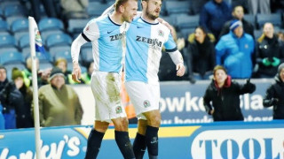 Στην άκρη τα φαβορί,  στο τραπέζι τα Χ