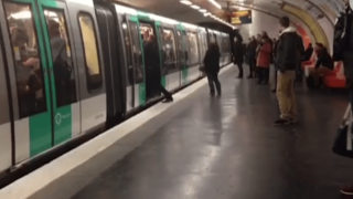 Πρόσκληση της Τσέλσι στο θύμα του ρατσισμού στο Παρίσι