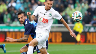 Δεν κατεβαίνει από την κορυφή