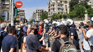 ﻿Μικροένταση έξω από το ΥΜΑΘ ανάμεσα σε αστυνομικούς και εκπαιδευτικούς﻿