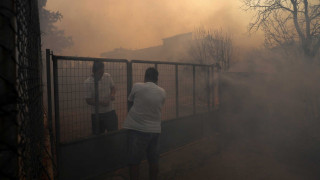 Καίγονται σπίτια και εκκενώνονται οικισμοί από φωτιά στην Κερατέα!