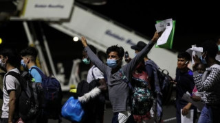 Στη Θεσσαλονίκη τα πρώτα 165 προσφυγόπουλα από τη Μόρια