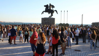 Πορεία των αρνητών της μάσκας στη Θεσσαλονίκη