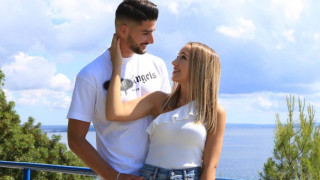 Απολαμβάνει τη Θεσσαλονίκη η σύζυγος του Τσόλακ