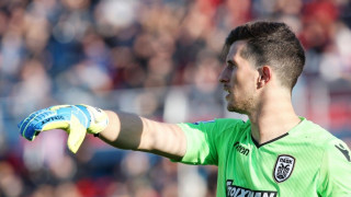 Ο Ροντρίγκο Ρέι σε βραδινή βόλτα με τον σκύλο του στη Νέα Παραλία (vid)