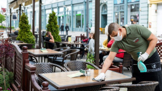 Μειώνονται τα άτομα ανά τραπέζι στους χώρους εστίασης - Που ισχύει