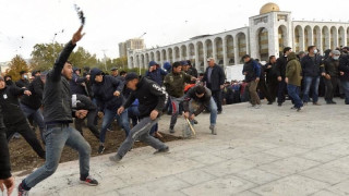 Το Κιργιστάν «κυλάει» στο χάος - Διαδηλώσεις και βίαια επεισόδια
