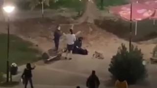 Αστυνομικός στην Καρδίτσα έριξε κάτω 15χρονη επειδή καθόταν στην πλατεία