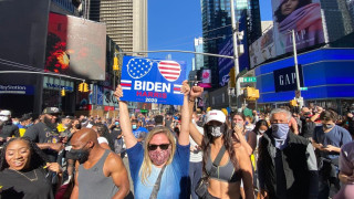 ΗΠΑ: Ντελίριο για τη νίκη από τους οπαδούς του Μπάιντεν!