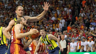 Μαύρα γενέθλια για Ζοτς