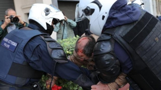 Σοβαρά επεισόδια στην Αθήνα - Καταγγέλλει επίθεση των ΜΑΤ ο Κουτσούμπας