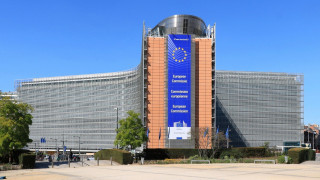 Κορωνοϊός: Συμφωνία Ευρωπαϊκής Ενωσης-Pfizer για εμβόλια - Το μήνυμα Μπουρλά