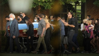 Ολοκληρώθηκε η κηδεία του Ντιέγκο Μαραντόνα, κλαίει η Αργεντινή