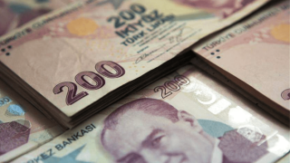 Η μεγαλύτερη πτώση της τούρκικης λίρας εδώ και ένα χρόνο!