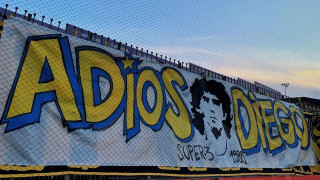 Το πανό - αντίο των φιλάθλων του Άρη στον Μαραντόνα!