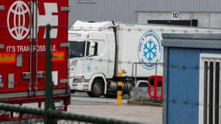 Βρετανία: Παραδόθηκε η πρώτη παρτίδα των εμβολίων