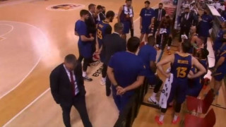 Ο Γιασικεβίτσιους αρνήθηκε να μιλήσει στους παίκτες του σε τάιμ άουτ!