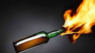 Θεσσαλονίκη: Βόμβες μολότοφ στο Α.Τ. Θερμαϊκού!