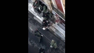 Τι υποστήριξε στην απολογία του ο αστυνομικός που χάλασε την ανθοδέσμη