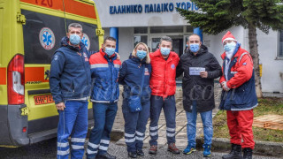 Οι διασώστες του ΕΚΑΒ στο πλευρό του παιδικού χωριού στο Φίλυρο